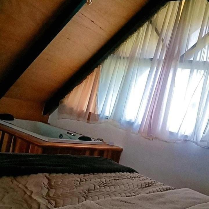 Chale Com Vidros E Hidromassagem Villa เซาเบนโตโดซาปูไค ภายนอก รูปภาพ