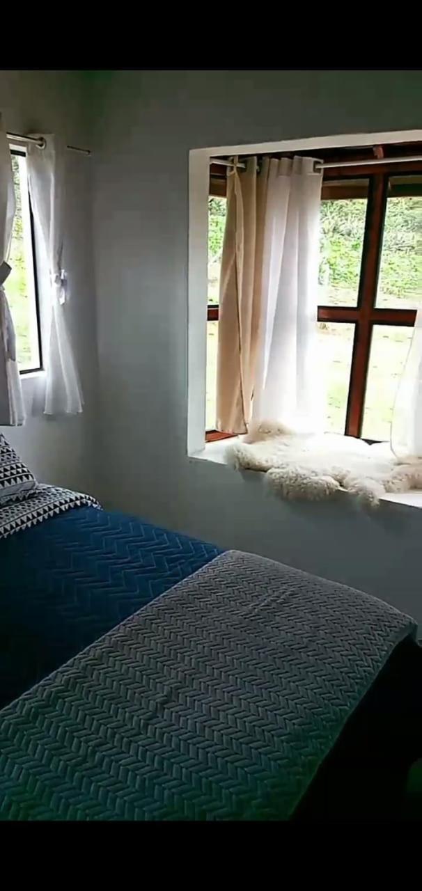 Chale Com Vidros E Hidromassagem Villa เซาเบนโตโดซาปูไค ภายนอก รูปภาพ