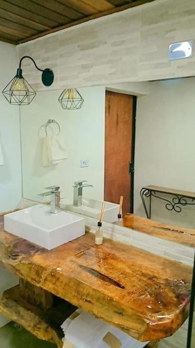 Chale Com Vidros E Hidromassagem Villa เซาเบนโตโดซาปูไค ภายนอก รูปภาพ